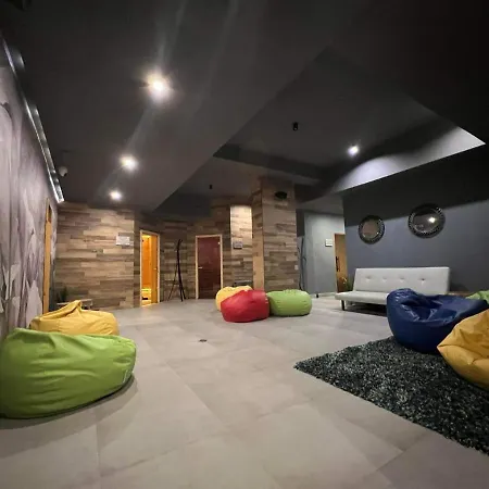 Arboro Gardens E68 公寓 *