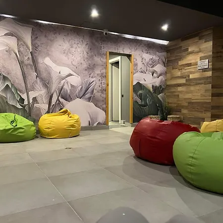 Arboro Gardens E68 *