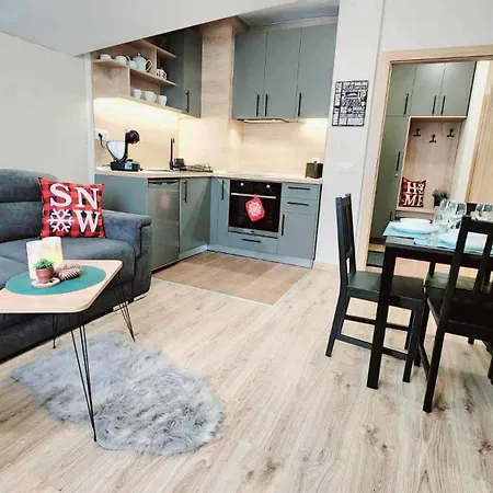 Arboro Gardens E68 Apartment *